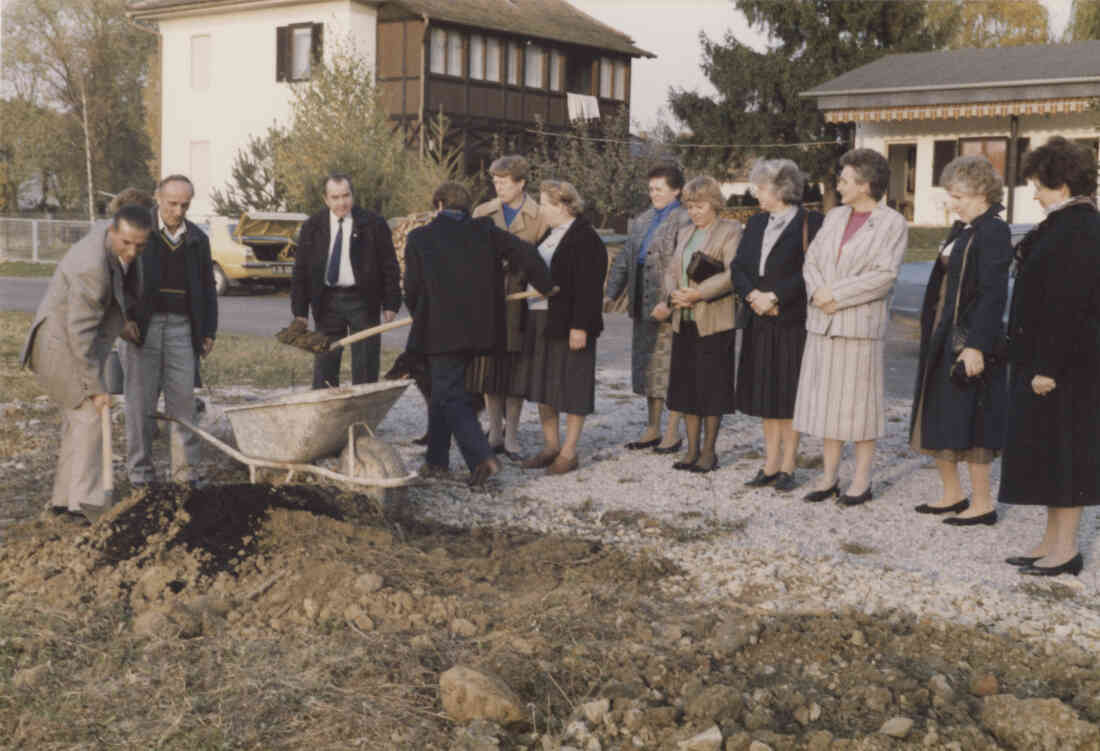 Jahrgang 1935 beim Baumpflanzen beim Sportzentrum Stegersbach an der Ecke Teichgasse