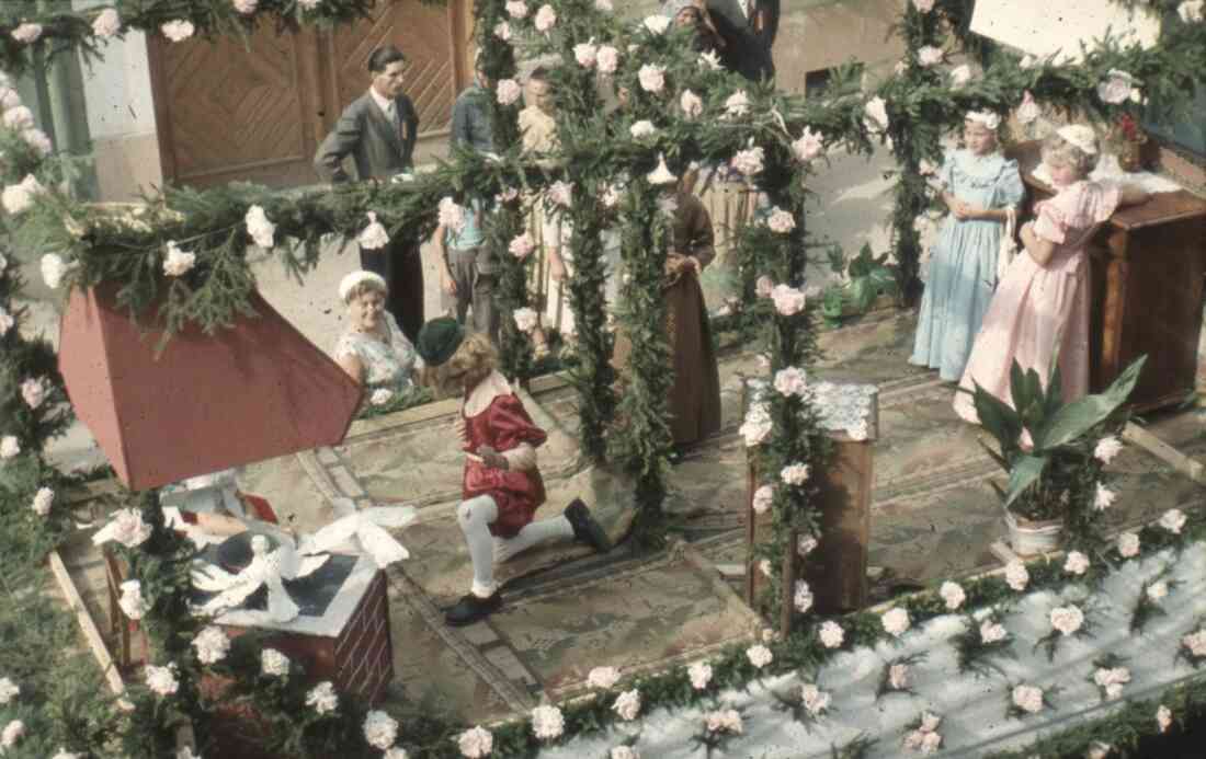Volksfest und Blumenkorso 1955 in der Herrengasse