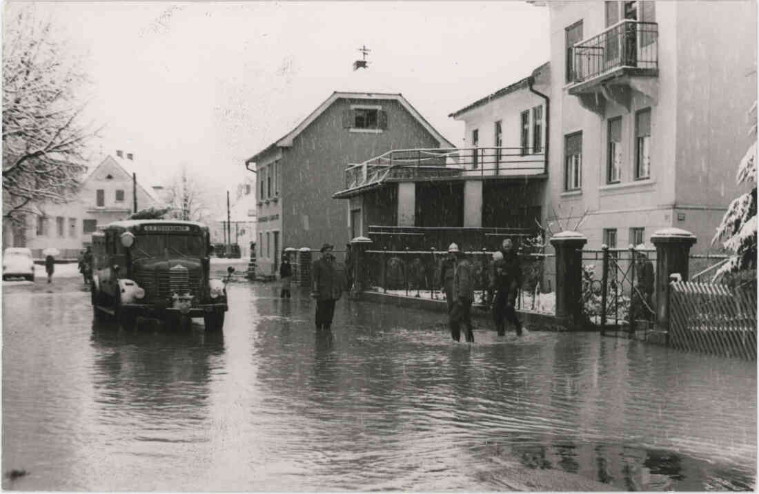 Hochwasser in der Kirchengasse im Winter 1960