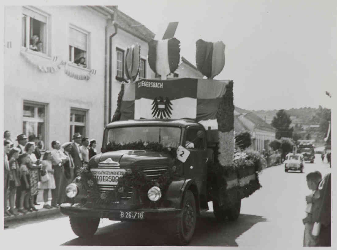 Volksfest mit Blumenkorso 18. August 1957 in der Herrengasse