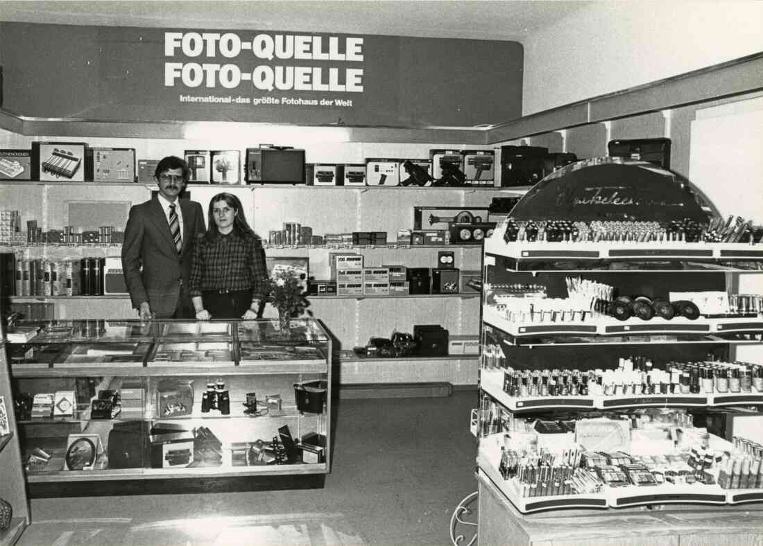 Drogerie Kottas und Foto Quelle Geschäft in der Herrengasse mit Karl Heinz Kottas