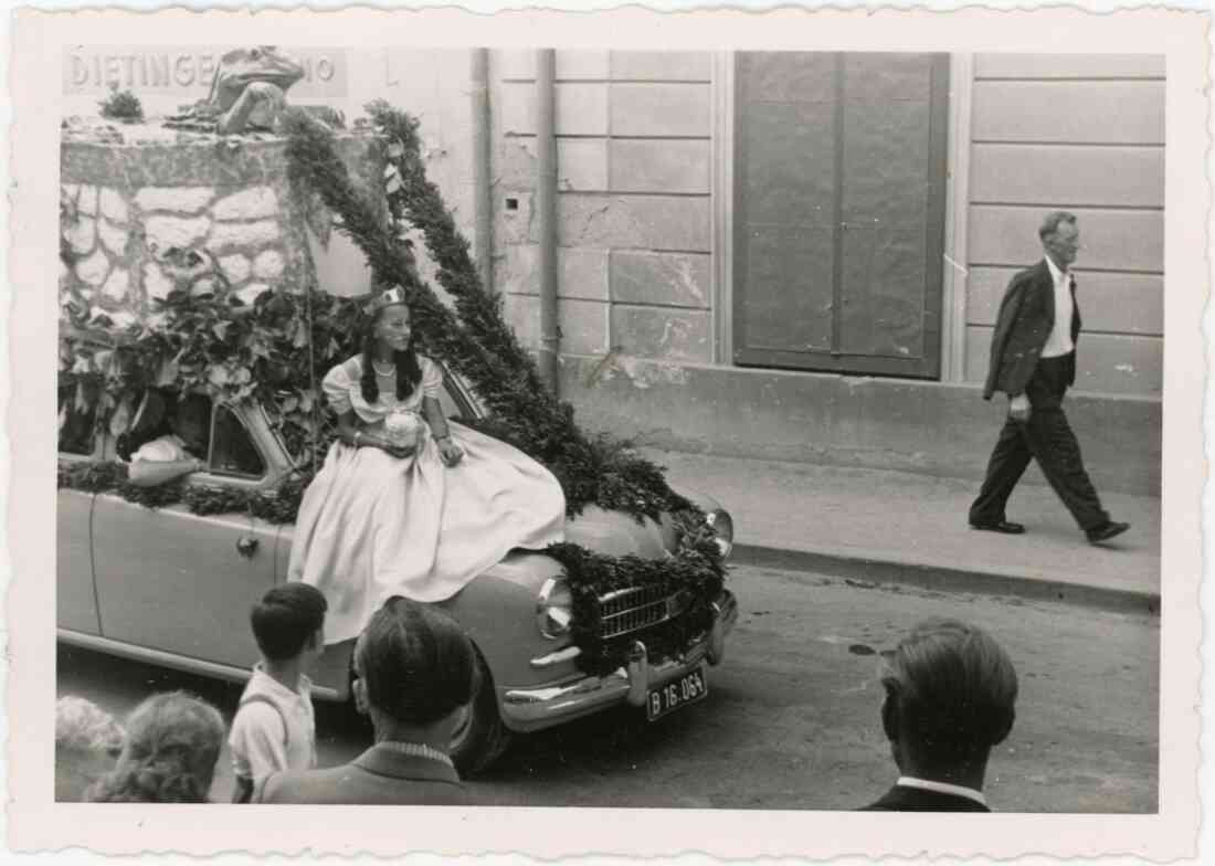 Volksfest und Blumenkorso 1955 in der Herrengasse