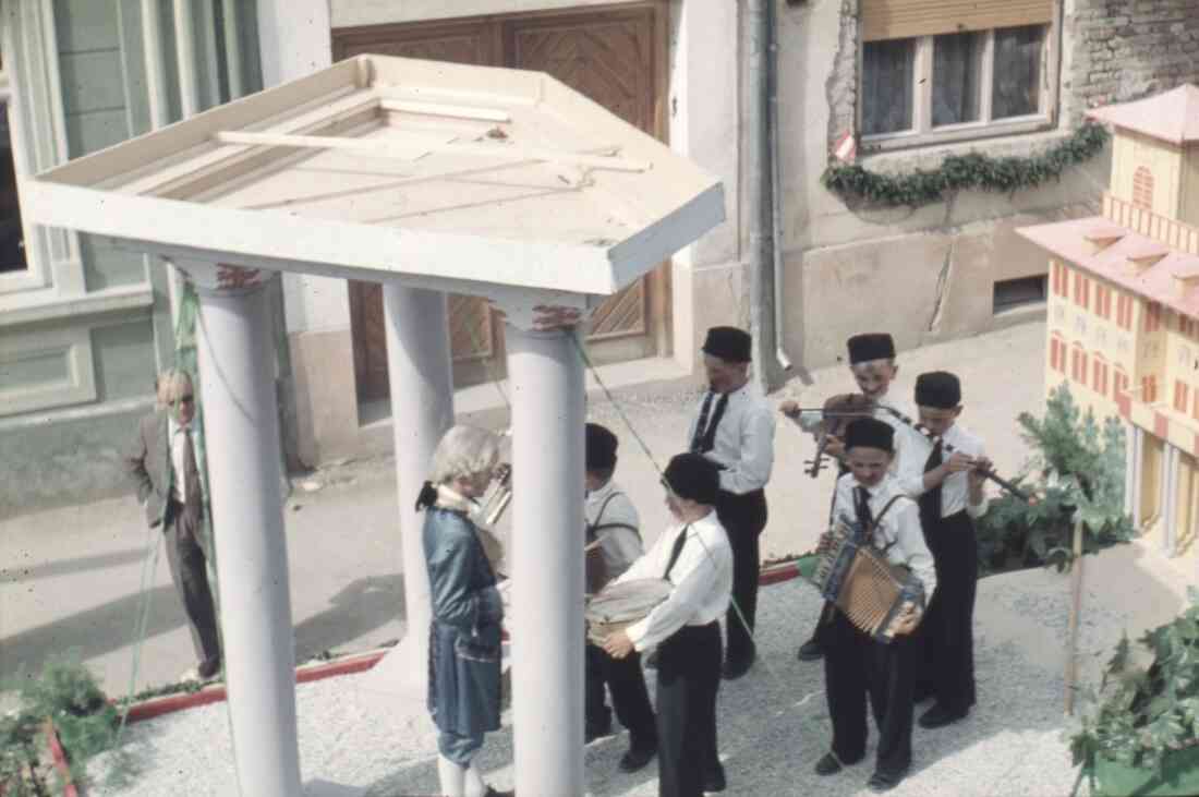 Volksfest und Blumenkorso 1955 in der Herrengasse
