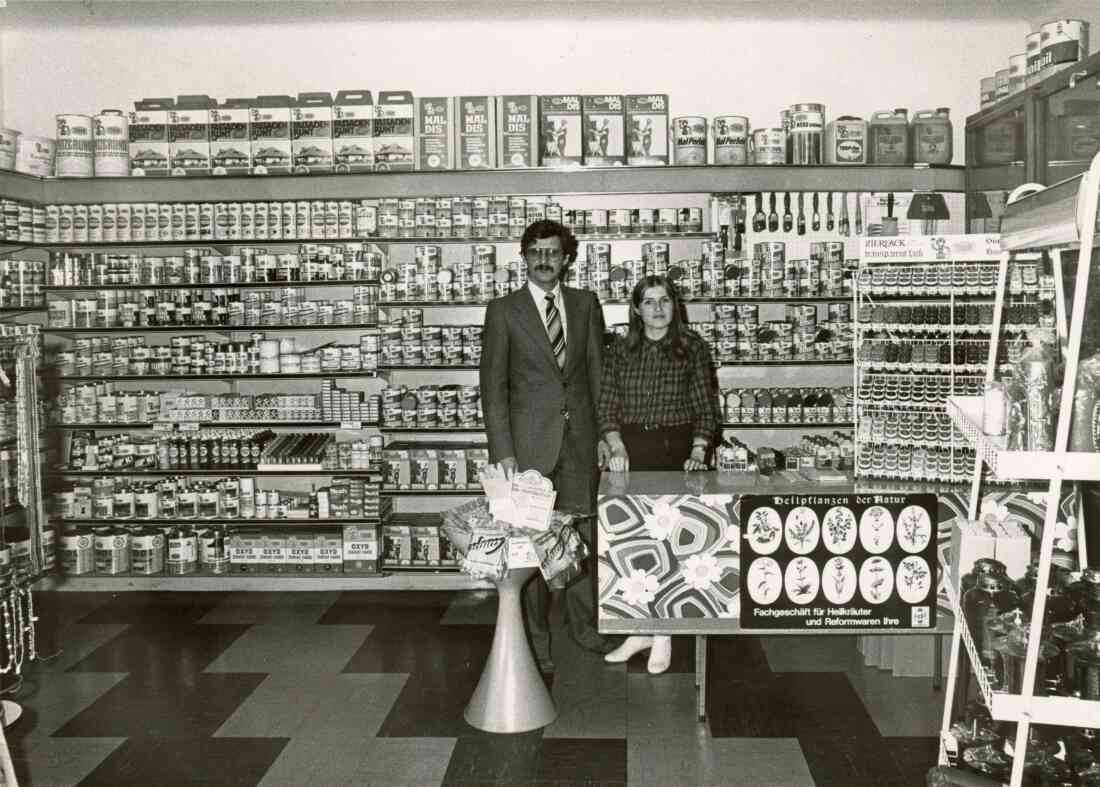 Drogerie Kottas und Foto Quelle Geschäft in der Herrengasse mit Karl Heinz und Doris Kottas