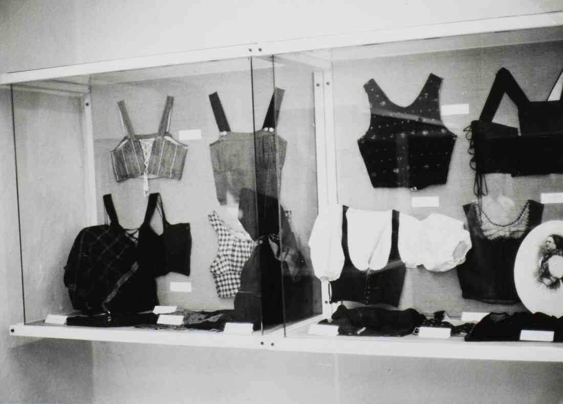 Ehemaliges Südburgenländisches Landschaftsmuseum am Sparkassenplatz 2, Austellungsraum Vitrine