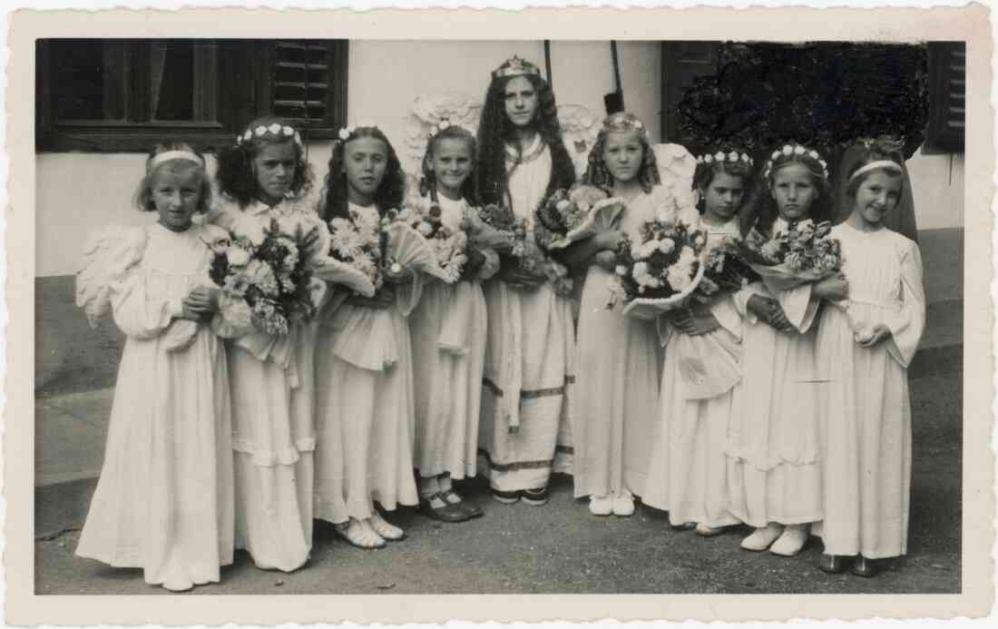 Glockenweihe in Stegersbach am 01. September 1950 im Hof des Haus Novakovits am Hauptplatz 2