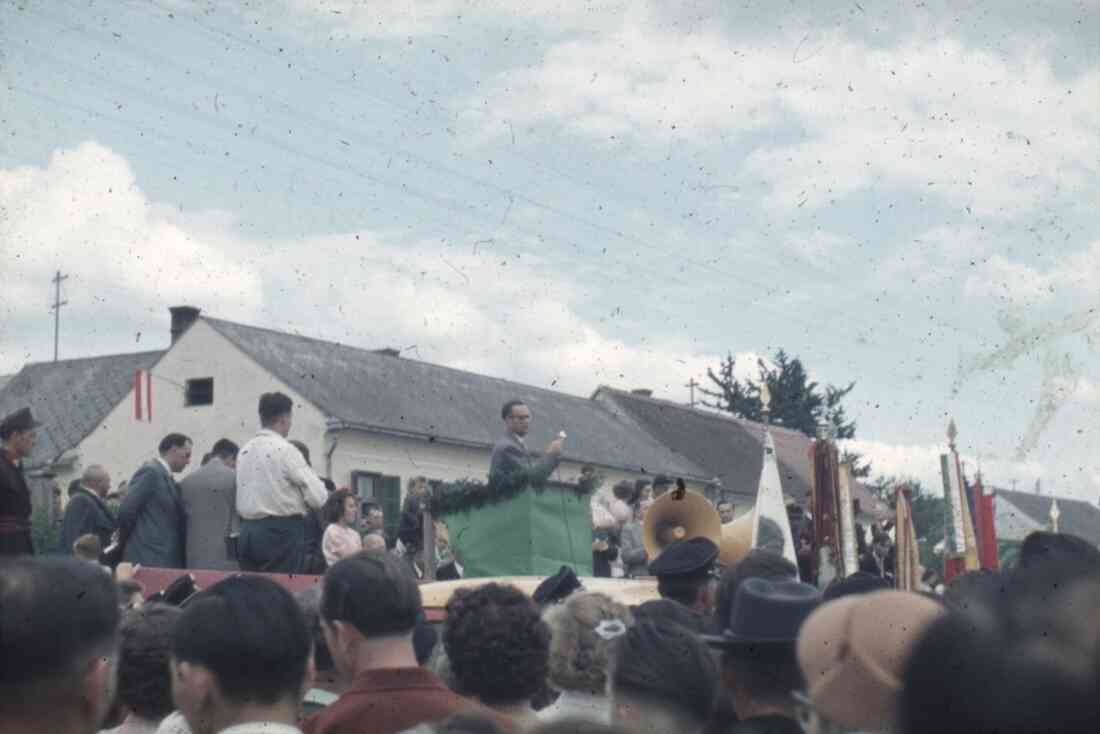 Volksfest und Blumenkorso 1955 am Sportplatz