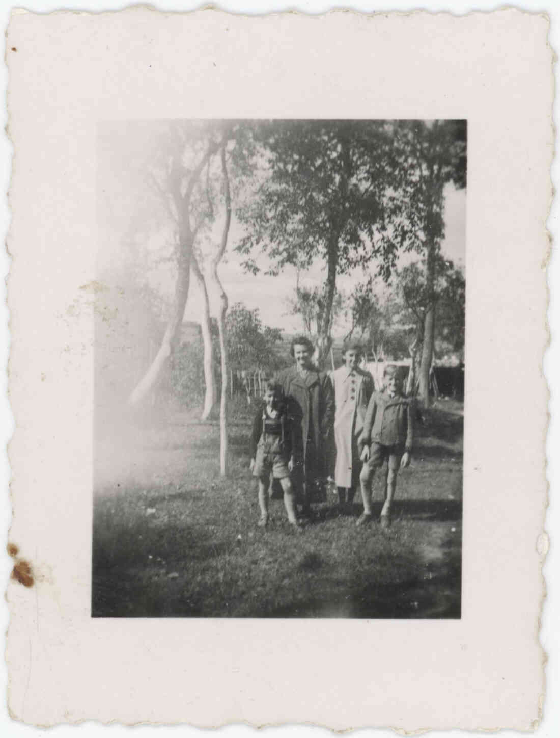 Eine Familie im Garten