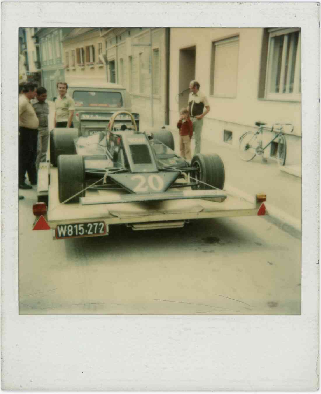 Drogerie Kottas präsentiert das Formel 1 Auto des Walter Wolf Racing von Jody Scheckter aus der Rennsaison 1978