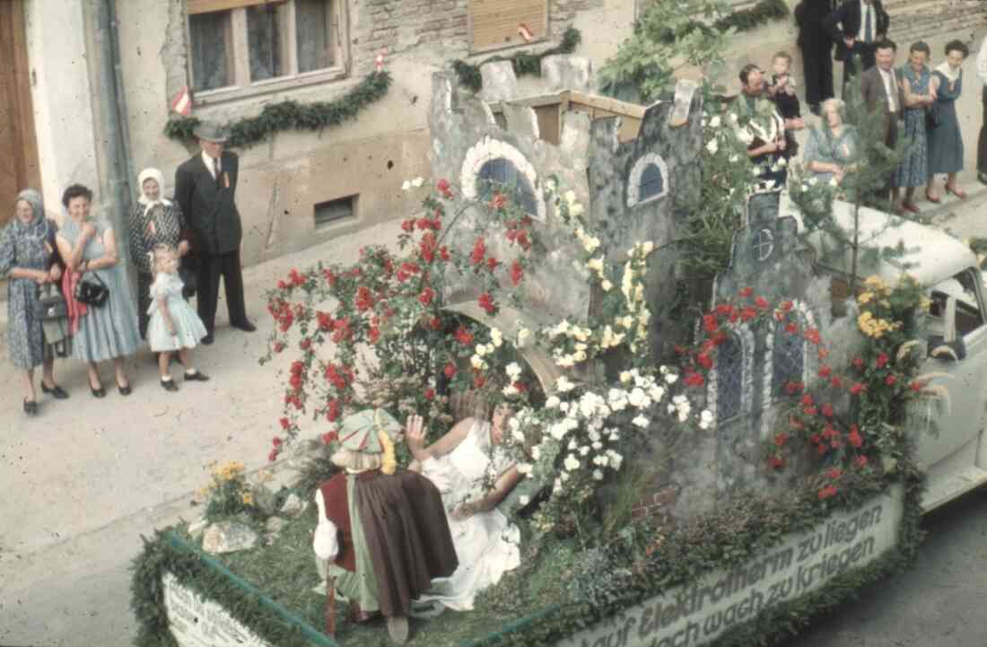 Volksfest und Blumenkorso 1955 in der Herrengasse