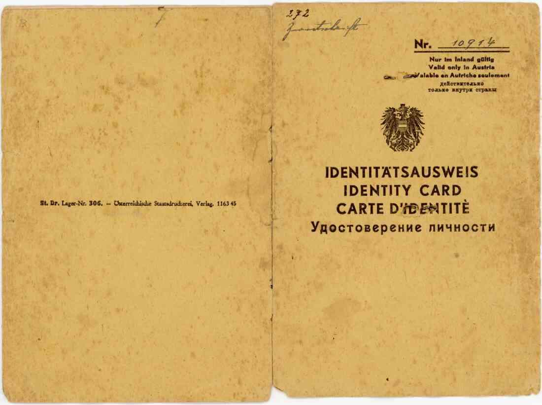 Identitätsausweis für Anna Weiss während der Besatzungszeit Österreichs, Vorderseite und Rückseite