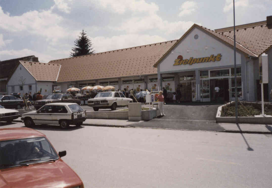 Eröffnungstag des Zielpunkt Geschäftes am 29. Juni 1989 am Hauptplatz 13