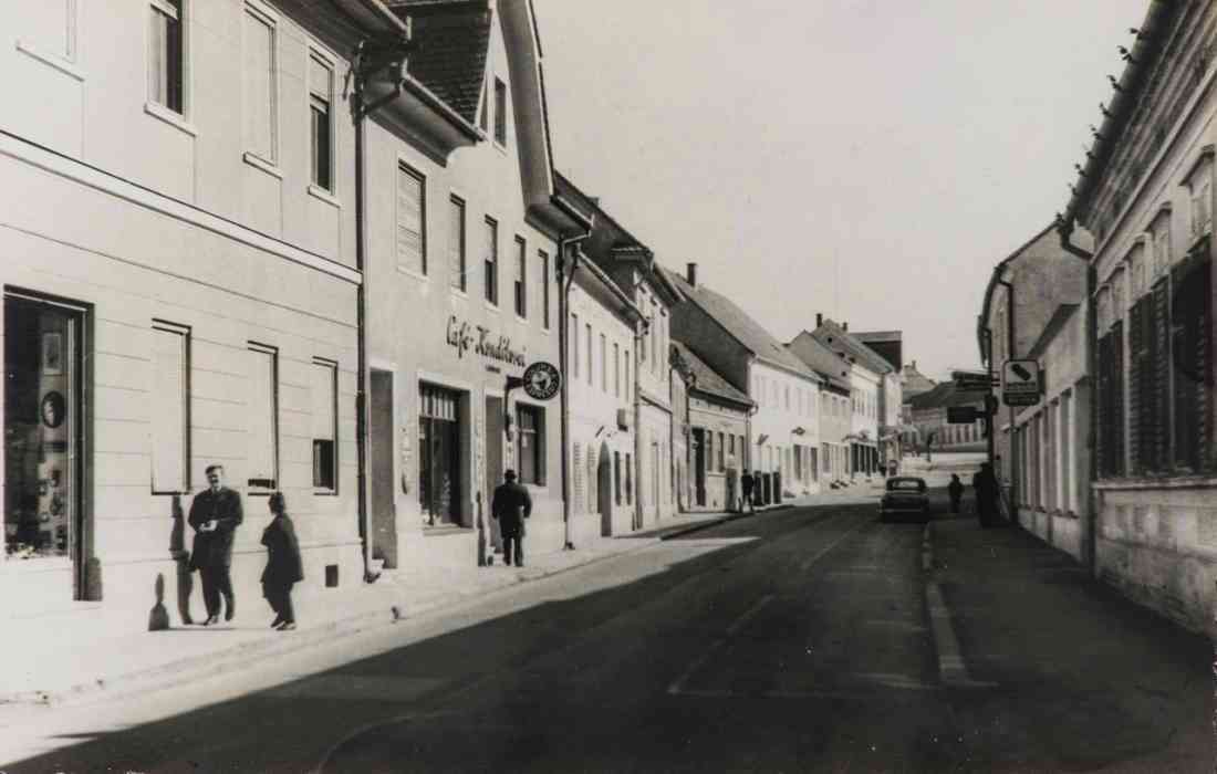 Stegersbach, Herrengasse, Hauptplatz, Cafe Konditorei Zwikovits, Grosshandel Röhrich, Drogerie Kottas, Kaufhaus Lorenz Radnetter, Gasthof Bauer, Einkehrgasthof Steiner und die Konditorei Wagner