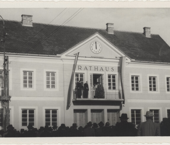 Weihe des Rathauses am 08. Jänner 1950, am Hauptplatz