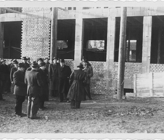 Neubau der Hauptschule 1952 Gleichenfeier