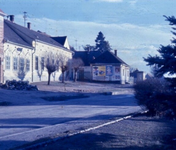 Neubau des Haus Ludwig Szerencsics am Hauptplatz und dem Park