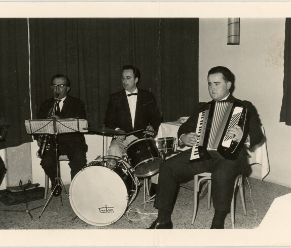 Tanzkapelle Karl Kapesky. Von links nach rechts: Karl Kapeski, Walter Band, Alfred Jandrisits.