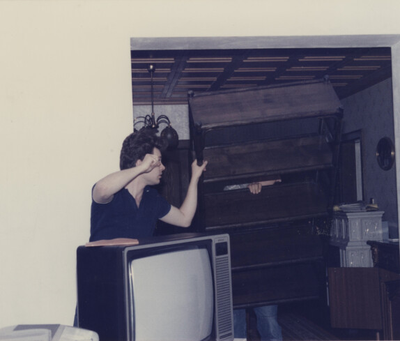 Wirtschaftsausstellung Stegersbach im Jahr 1985 und 1986 in der Hauptschule Stegersbach, Vorbereitung für den Stand von dem Friseurgeschäft von Roland Kranz