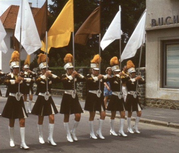 Amerika - Woche 1975 mit der St. Anthony High School, Trenton, New York in der Grazer Straße und der Buchhandlung Wagner