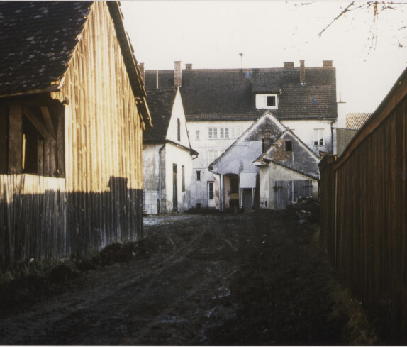 Ehemalige Roma Schule im Hof des Rathauses