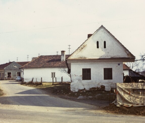 Vorstadt, im Vordergrund Haus Nummer 67, Csar Kasper, Vorstadt 2, am 20.03.1969