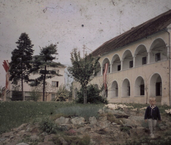 Die Sparkasse und das Kastell und ehemalige Museum mit Harald Tobitsch