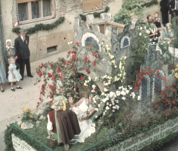 Volksfest und Blumenkorso 1955 in der Herrengasse