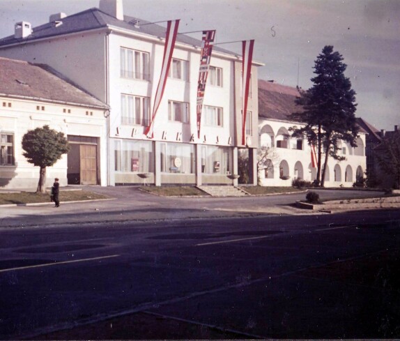 Sparkasse und Kastell am Sparkassenpatz 1