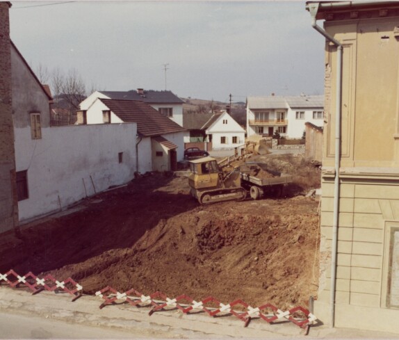 Abtragung des ehemaligen Feuerwehrhauses in der Herrengasse 14, im September 1971