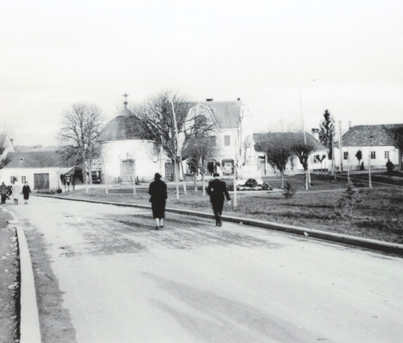 Hauptstraße, Hauptplatz, Park, Antonius Kapelle, Kaufhaus Krammer, Gemeindeamt