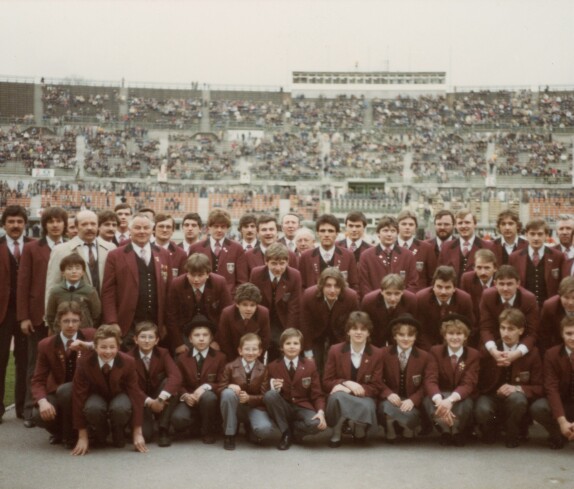 Musikverein Stegersbach, beim Fussballspiel U 21 Österreich - Holland im Praterstadion Wien, ein Erinnerungsfoto
