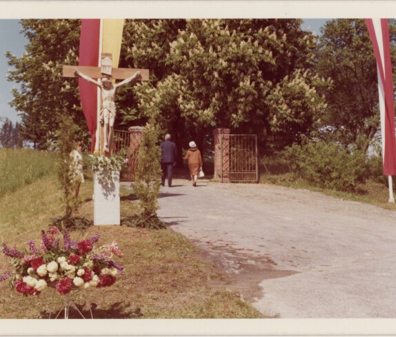 Untere Eingangstor zum Friedhof