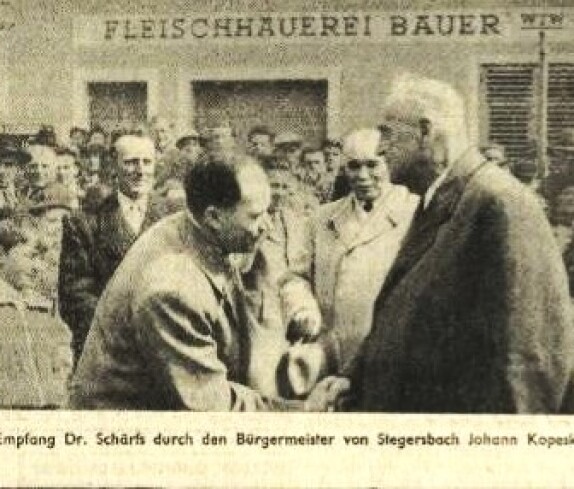Bgm. Kopesky begrüßt den SPÖ-Kandidten zur Bundespräsidentschaftswahl 1957 Dr. Adolf Schärf