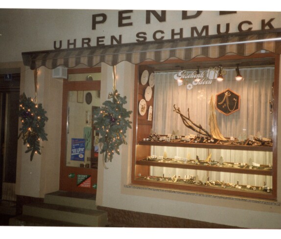 Geschäft Siegfried Pendl Uhren Schmuck in der Herrengasse 4 im Dezember 1990