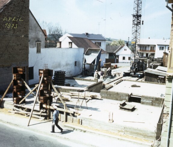 Neubau der Wohnhausanlage Herrengasse 14, BZU Grazerstraße 7, im April 1973