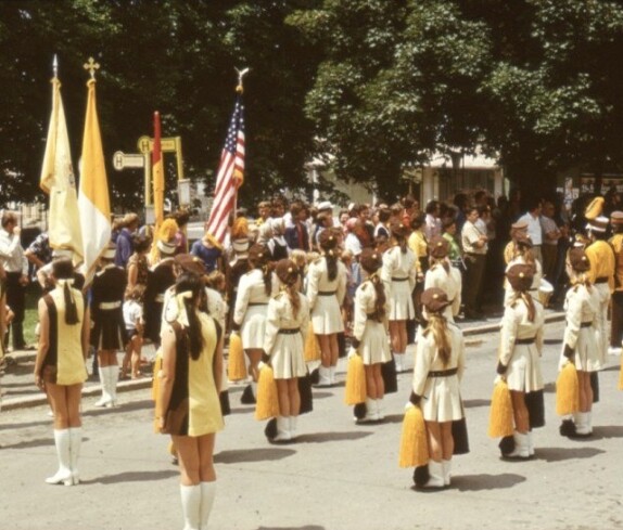 Amerika - Woche 1975 mit der St. Anthony High School, Trenton, New York am Hauptplatz mit dem Park