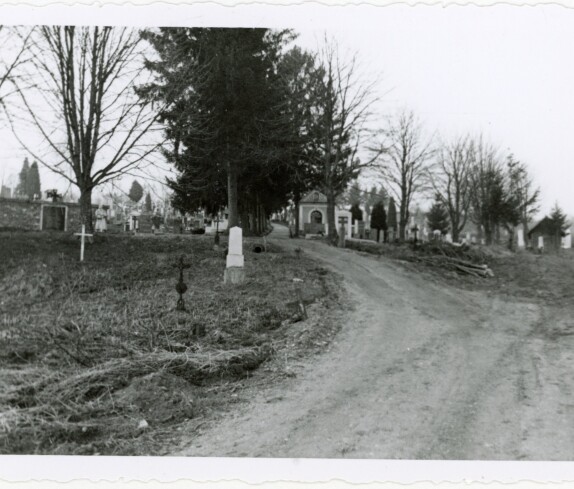Friedhof mit Kriegerdenkmal