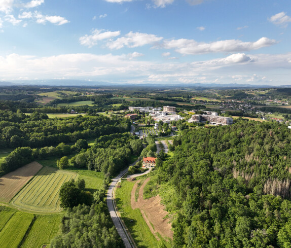 Thermenstraße und Thermenareal von Neudauer Straße kommend