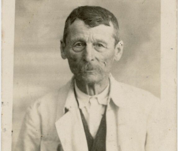 Passfoto von Mathias Novosel, wohnhaft in der Steinbacherstraße 60, dem Urgroßvater von Peter Weiss