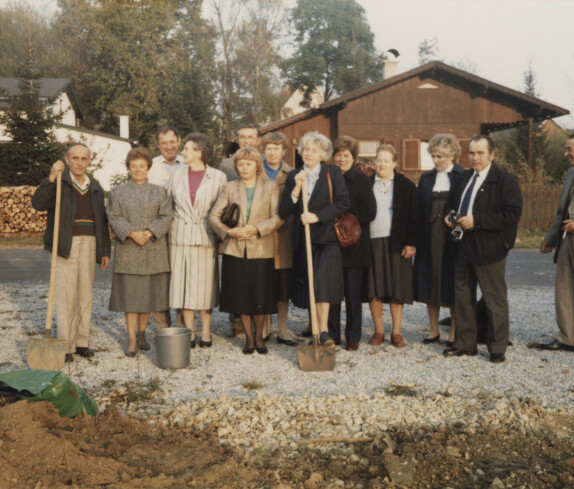 Jahrgang 1935 beim Baumpflanzen beim Sportzentrum Stegersbach an der Ecke Teichgasse