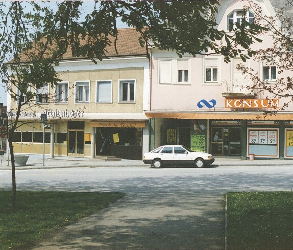 Fleisch - und Wurstwaren Schirmhofer, Stegersbacher Brotstadl und Konsum am 16. April 1989 am Hauptplatz