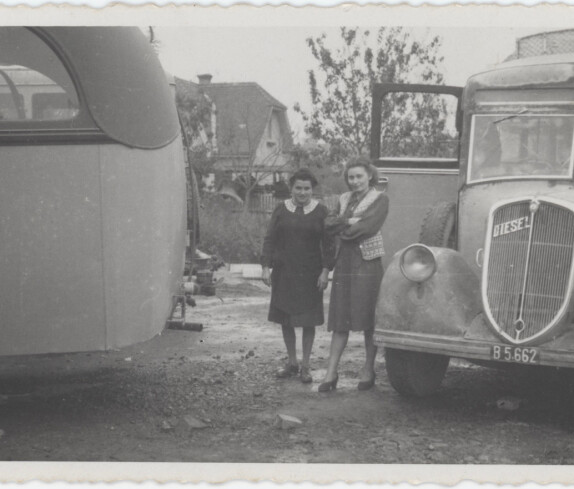 Reisebüro Sagmeister, am Firmengelände mit Melitta Sagmeister, ??? unbekannt