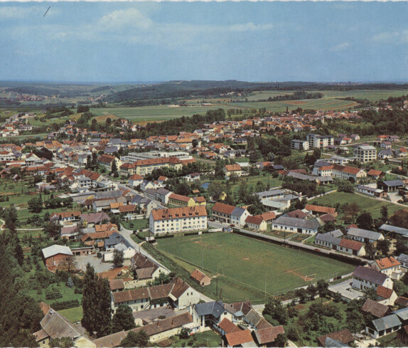 Stegersbach, Flugaufnahme, Ortsansicht, Hauptstraße, 20er Haus, Sportplatz