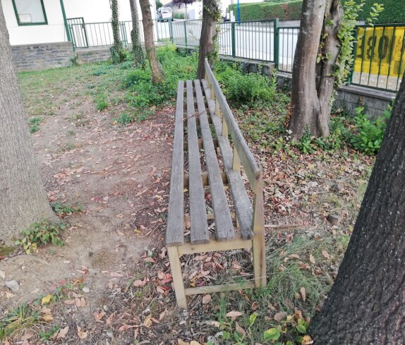Ehemaliges Schwimmbad, nun ein Biotop der Mittelschule Stegersbach in der Kastellstraße 1