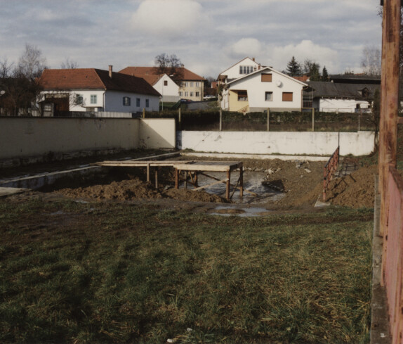 Ehemaliges Schwimmbad, nun ein Biotop der Hauptschule Stegersbach am am 19.09.1992 in der Kastellstraße 1