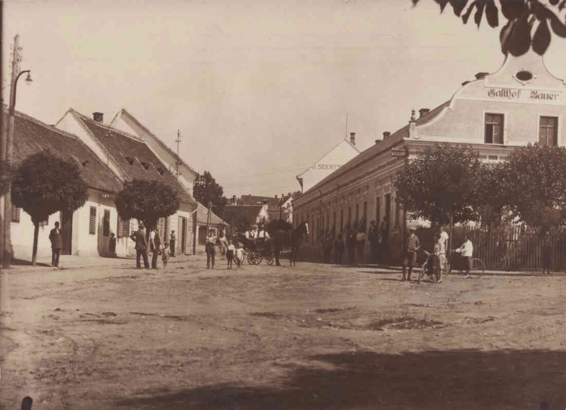 Hauptplatz, Gemeindeamt, Gasthof Bauer, Bäckerei Siderits