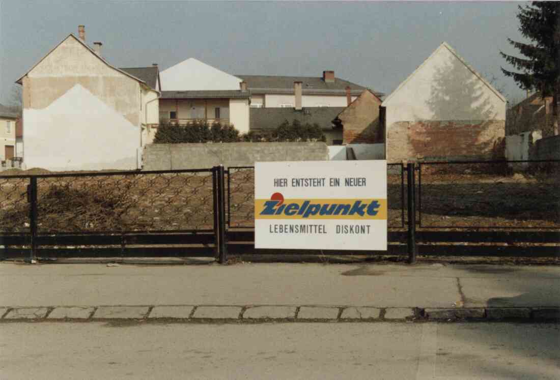 Neubau des Zielpunkt Geschäftes am Hauptplatz im März 1989