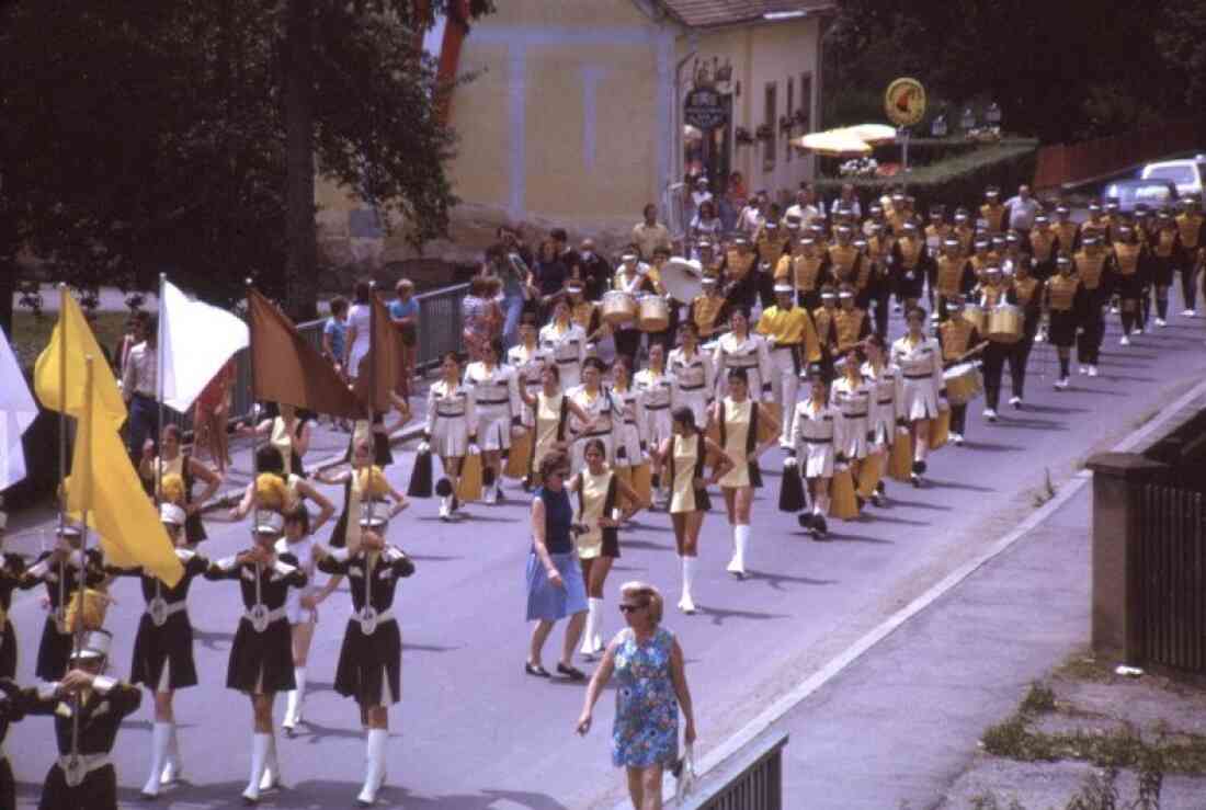Amerika - Woche 1975 mit der St. Anthony High School, Trenton, New York in der Grazer Straße und dem Cafe Jacky