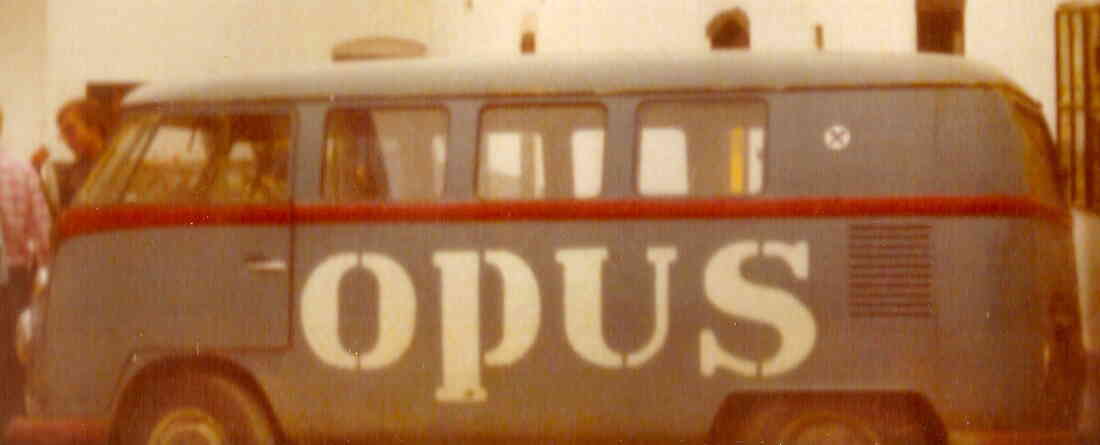 Der alte Tourbus von Opus