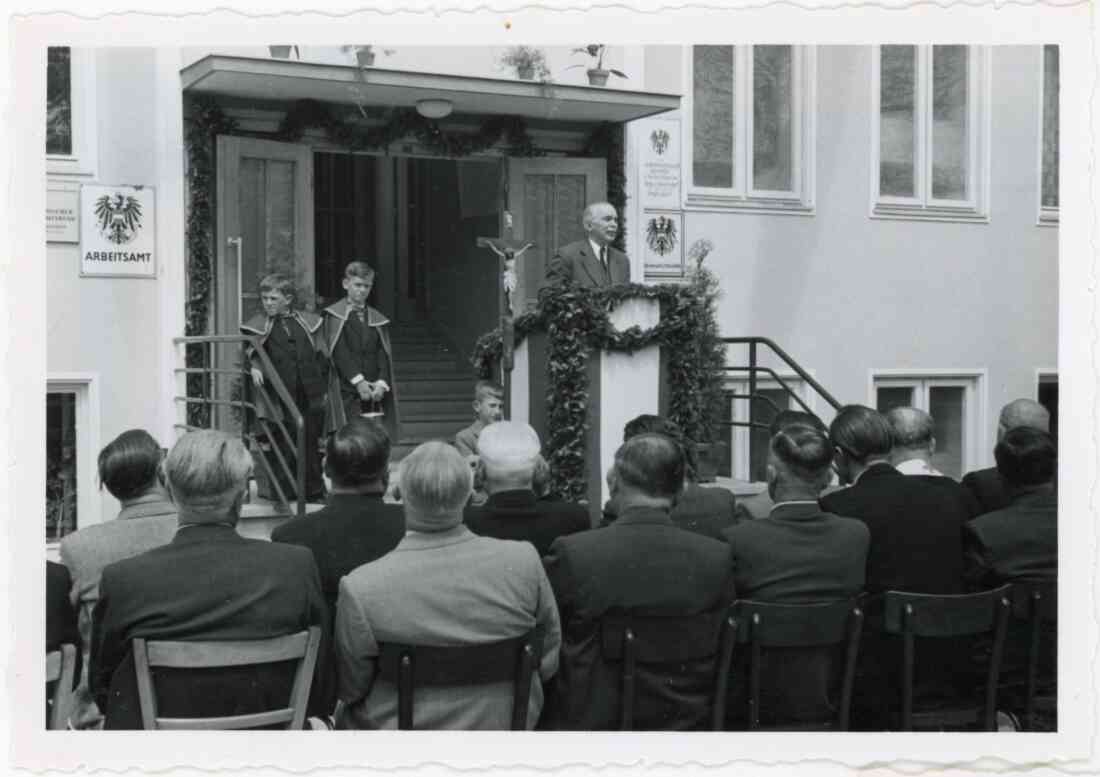 Einweihung des Arbeitsamts am Ostersonntag 1957 in der Vorstadt 3